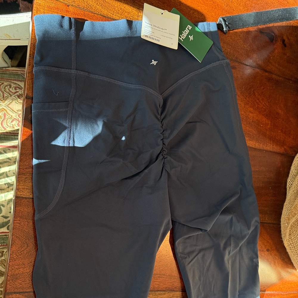 HALARA UltraSculpt™ Leggings in blue-ish black Butt lifting technology